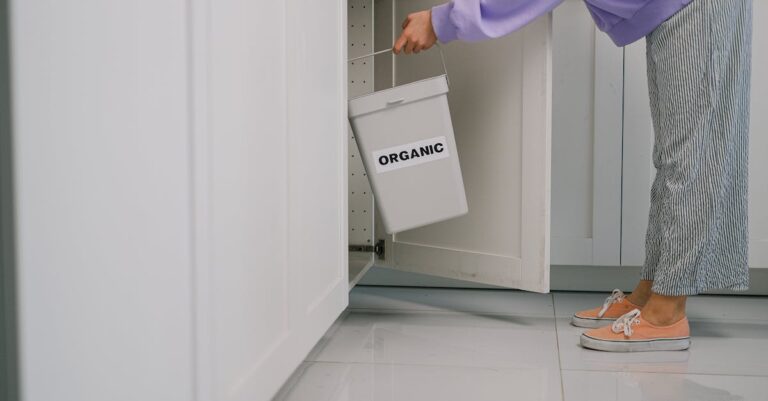 Pallet Compost Bin: Transform Kitchen Waste into Nutrient-Rich Soil Easily